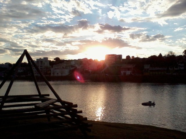 Pôr-do-Sol no lago, em Guarapuava-PR.
